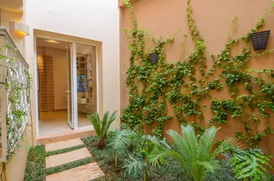 a building with a wall covered in ivy at Riad Ayni in Marrakech