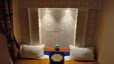 a window with two beds with pillows and a window with a windowtainingploma at Riad Tiziri in Marrakech