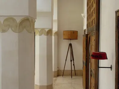 a room with a tripod and a box on the wall at Riad Matham in Marrakech