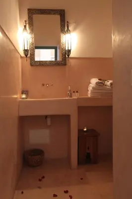 a bathroom with a sink and a mirror at Riad Dar Aicha en Exclusivité in Marrakech