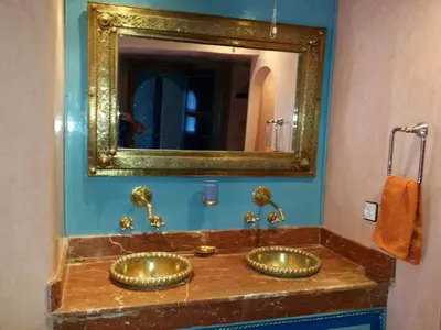 a bathroom with two sinks and a mirror at Riad Puchka in Marrakech