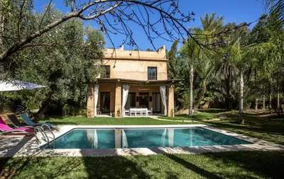 a house with a swimming pool in the yard at Villa Atlas de Luxe avec piscine privée Domaine des Kasbahs in Marrakech