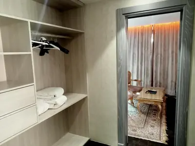 a dressing room with a mirror and a room with a mirror at Medina Loft & Spa in Marrakech