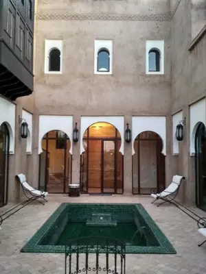 a building with a pool in the middle of a courtyard at Villa Mayrit, Villa estilo Riad en un entorno único in Marrakech