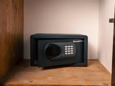 a microwave oven sitting on the floor in a room at Riad bien ici in Marrakech