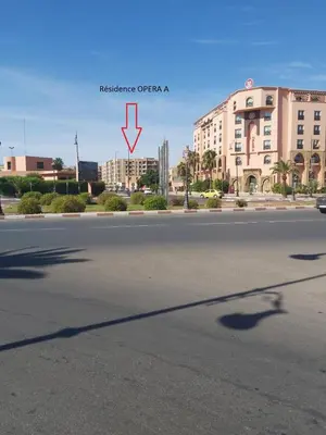an empty street in front of a building at Luxueux appartement entre Gueliz et l'Hivernage avec WIFI in Marrakech