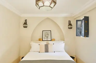 a bedroom with a bed with a large arched ceiling at Riad Algora en exclusivité 13 P au cœur de la Médina in Marrakech