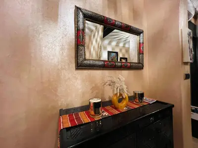 a mirror on top of a dresser in a room at Duplex Atlas Golf Resort Pοοl νieω Seriniτყ & Cαlm in Marrakech