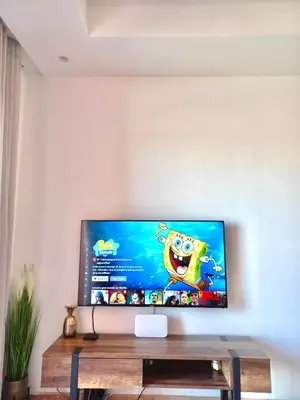 a flat screen tv sitting on a wall at Magnifique appartement Résidence DOMAINE DE NORIA in Marrakech