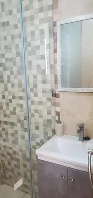 a bathroom with a sink and a mirror at Appartement tout neuf en plein centre de Marrakech in Marrakech