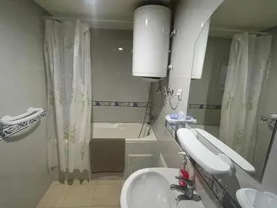 a bathroom with two sinks and a bath tub at Appartement 22 au 3ème étage ( POUR FAMILLE ) in Marrakech