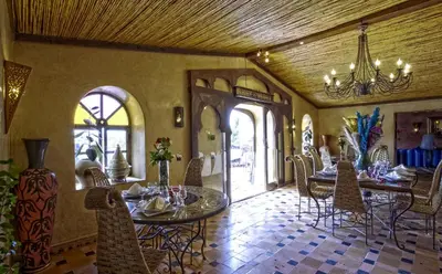 a dining room with a table and chairs at Hotel Kasbah Le Mirage & Spa in Marrakech