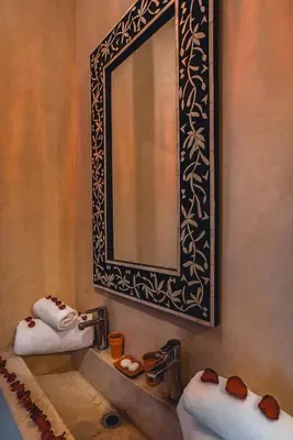 a bathroom with two sinks and a mirror on the wall at Ambre Epices Medina Riad in Marrakech