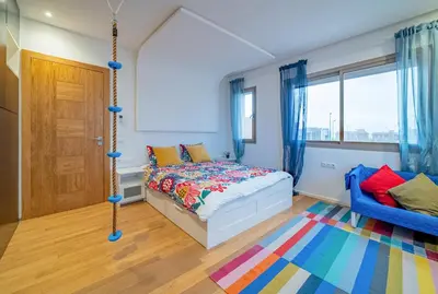 a bedroom with a swinging bed and a window at Villa moderne avenue M6 in Marrakech